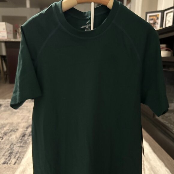 Fabletics The Training Day T Size Small Mens NWT - Picture 1 of 4